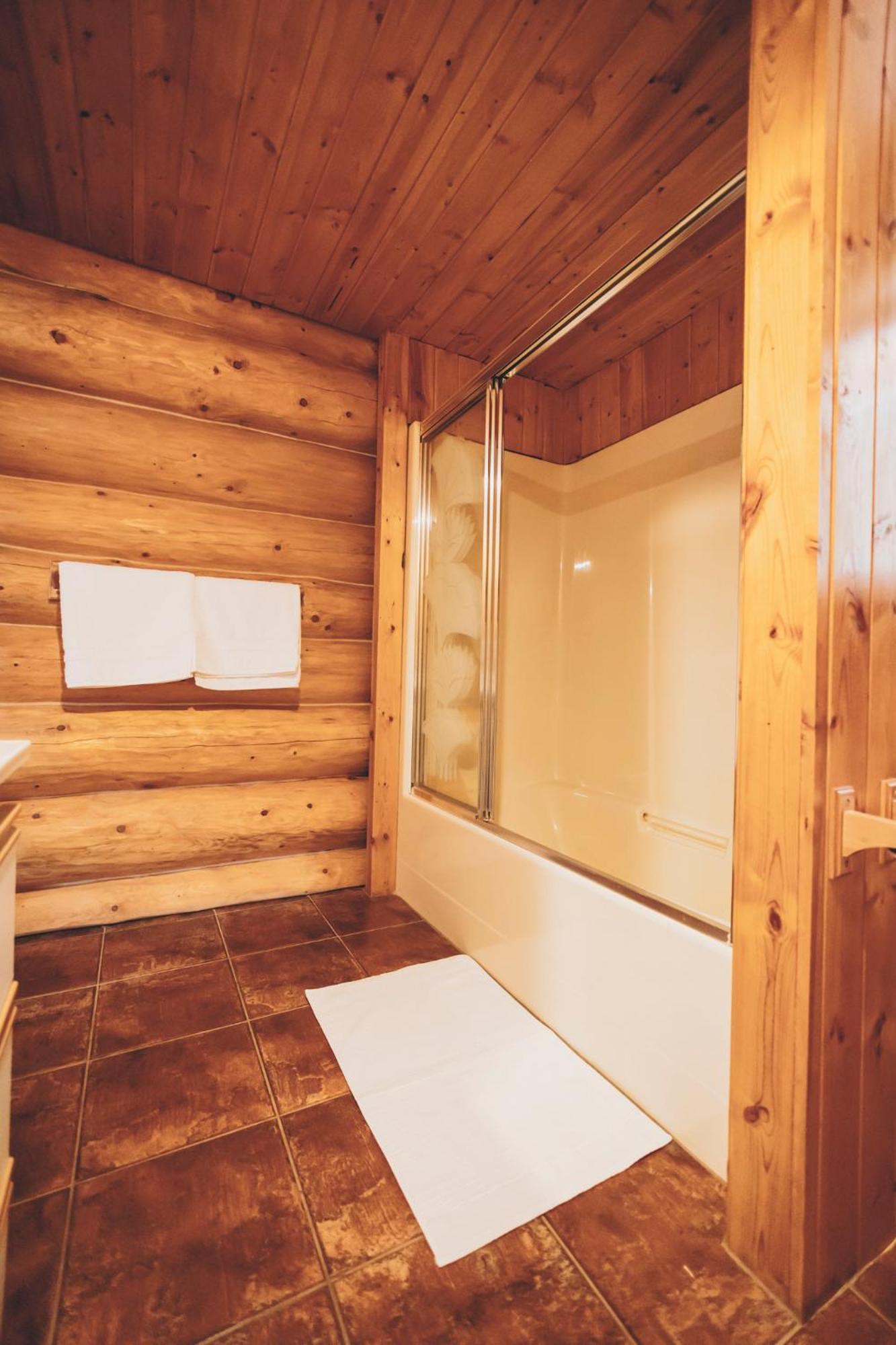 Rocky Mountain Escape Dome & Log Cabin Rentals - Rock Lake Rock Lake Lodge Provincial Park Экстерьер фото